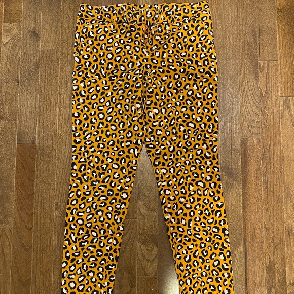 Old Navy Black, White and Pink Cheetah Pixie Pants. Size 6 - Picture 1 of 3